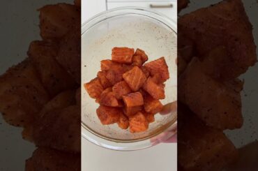 If you’re looking for an easy high protein meal prep, try these delicious salmon bites! #shorts