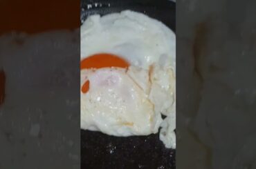 Fried Egg #sunnysideupegg #trending #viral #asmr #shortvideo #satisfying #healthy #breakfast #egg