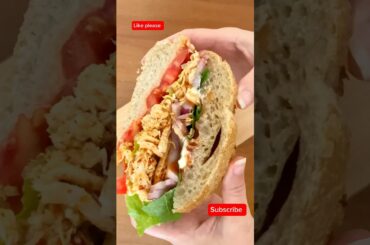 Would you eat this? Healthy breakfast quick and easy recipe - Chicken Sandwich #easyrecipes #shorts