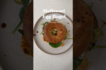 Easy healthy Breakfast from a Dietitian: Halloumi, egg & avocado bagel #shorts #dietitian #food