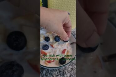 Oatmeal for breakfast/ healthy breakfast ideas #shortsfeed #ytshorts #trendingshorts #youtubeshorts