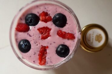 WEIGHT LOSS RECIPES|Less than 5 minutes| Healthy MIXED BERRY CURD SMOOTHIE|Easy and simple