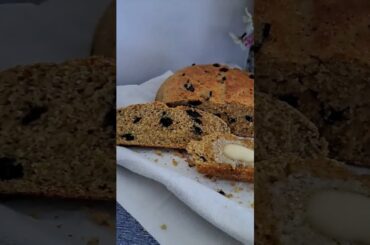 HEALTHY NO KNEAD BLACK OLIVES & THYME BREAD SHORTS #simple #cleaneating #healthy #fallrecipes