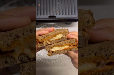 Pesto chevre honey#food #recipe #cooking #healthy #reels #sandwich @CurryToCroissant