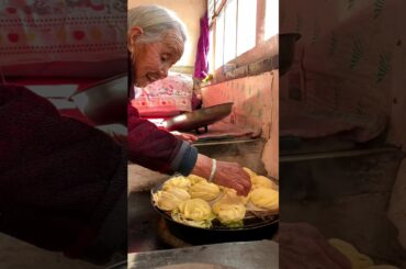 Grandma is steaming steamed bread #rural #delicious #country #healthy