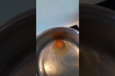 poaching orange eggyolk  #healthy  #breakfast  #delicious  #shorts