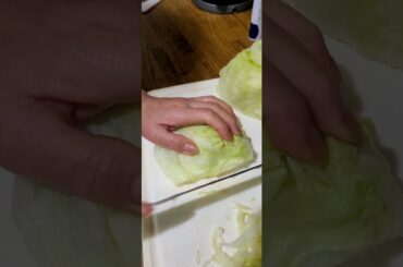 Cutting fresh Lettuce 4 #salads #cuttingskills #healthy #delicious #asmr #shortvideo #viral #shorts