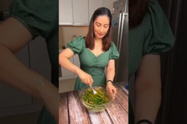 My 10 Minute Recipe That Works for Breakfast, Lunch & Dinner - Palak Pudla #shorts #healthyfood