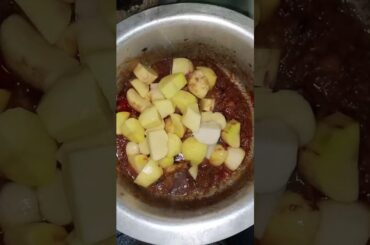 Aloo Chicken Recipe #cooking #recipe #food #chickenrecipe #viral #youtubeshorts #crispikicthen#viral