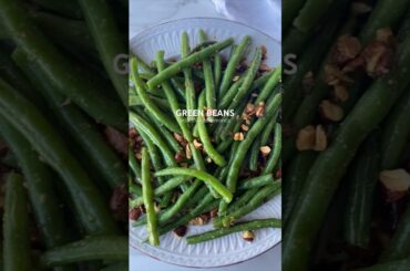 Green Beans with Toasted Almonds! Recipe on emmasplate.com! #greenbeans #viral #healthy #christmas