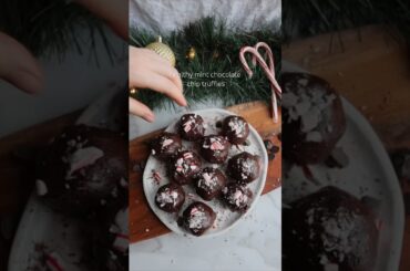 Healthy Mint Chocolate Chip Truffles! Recipe on emmasplate.com #healthy #healthysnack #christmas