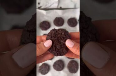 LOW CALORIE CHOCOLATE CHIP COOKIES, Eggless! Healthy Cookies Ideas @FitnessFlavors #shorts