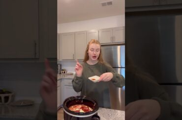 healthy crockpot recipe! Chicken burrito bowls #healthyrecipes #healthyfood #crockpotcooking