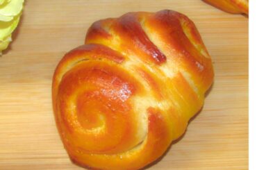 My grandmother taught me this Bread! A very simple and very fluffy  and delicious Bread.