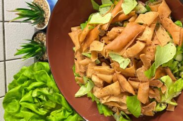 Authentic Lebanese Fattoush Salad Recipe: A Crispy Delight for Your Taste Buds! #viral #healthy