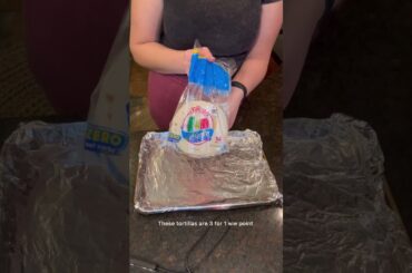 Healthy swap taco bells Mexican pizza! #healthydinnerideas #healthydinnerrecipes #copcatrecipes