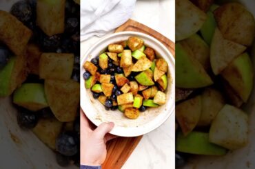 Easy & Healthy Apple & Blueberry Crumble #healthy #shorts #recipe