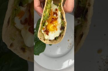 Viral Crispy Feta Fried Eggs | 5 Minute Breakfast Recipe #eggs #healthybreakfast #shorts