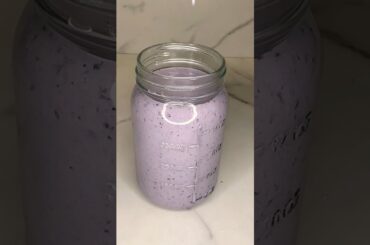 High Protein Breakfast Smoothie Recipe that will keep you full #proteinshake #breakfastsmoothie