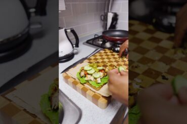 Protein-Packed Perfection: Easy & Tasty Chicken Sandwich! #proteinmeal #chickensandwiches