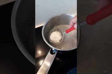 runny yolk poaching #wow  #perfect  #yummy  #healthy  #breakfast  #shorts  #viral