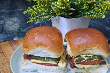 No-Onion No-Garlic Paneer Burger Recipe - Pure Vegetarian Burger - Tastes Fabulous