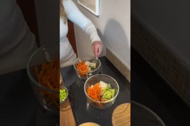 The best healthy lunch recipe - chicken poke bowls #easyrecipes