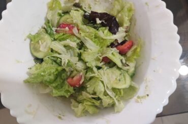 Quick Salad Recipe | Healthy Salad | Healthy Dinner option | Pesto Dressing| Weight Loss Recipe
