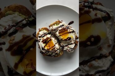 BURRATA & AVOCADO TOAST #breakfast #food #easyrecipe