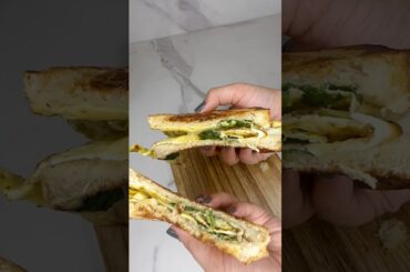 5 minute Breakfast Sandwich Recipe #eggsandwich #eggsandwichrecipe #shorts