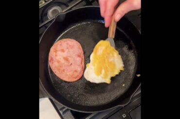 SAVE MONEY MAKE THIS #satisfying #food #foodie #healthy #cooking #eggs #healthyfood #mom