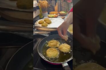 Street Style Aloo Tikki Chaat | Famous Indian Street Food #shorts