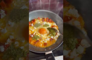 Healthy Breakfast - Chorizo, Feta, egg and Avocado- 5mins. #healthyrecipes #healthybreakfast #recipe