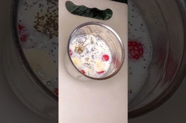 Oats Banana Milk Shake | Healthy Breakfast ideas for Weightloss #shorts #MahafujasKitchen