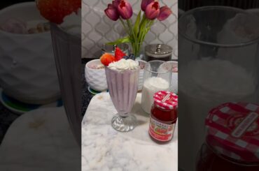 Berry milkshake #food#sweet#cooking#healthy#strawberry#berry#sugar#desert#diet#recipe#baking#drink
