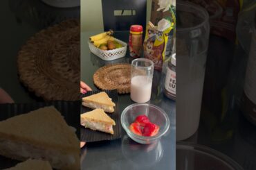 Aaj ka naashta | Strawberry Shake aur Healthy Veg Sandwich #shorts #youtubeshorts