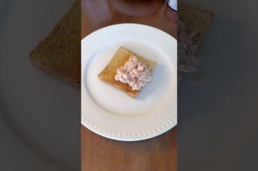 Quick and Easy Tuna Sandwich Recipe for a Healthy Lunch - Perfect for Busy Days!