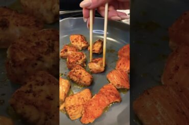 Salmon avocado spring roll #highprotein #lowcalorie #persianversioncooking #salmon #springroll