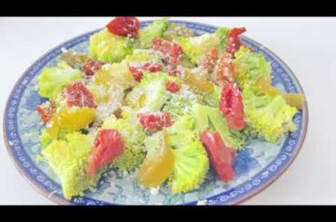 Easy & Healthy Salad: Broccoli, Parmesan, Sun-dried tomatoes and Jalapeno #healthyrecipes
