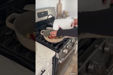 HEALTHIER APPLE PIE BAKED OATS: Quick & Easy Healthy Recipe #bakedoats #recipes #healthyrecipes