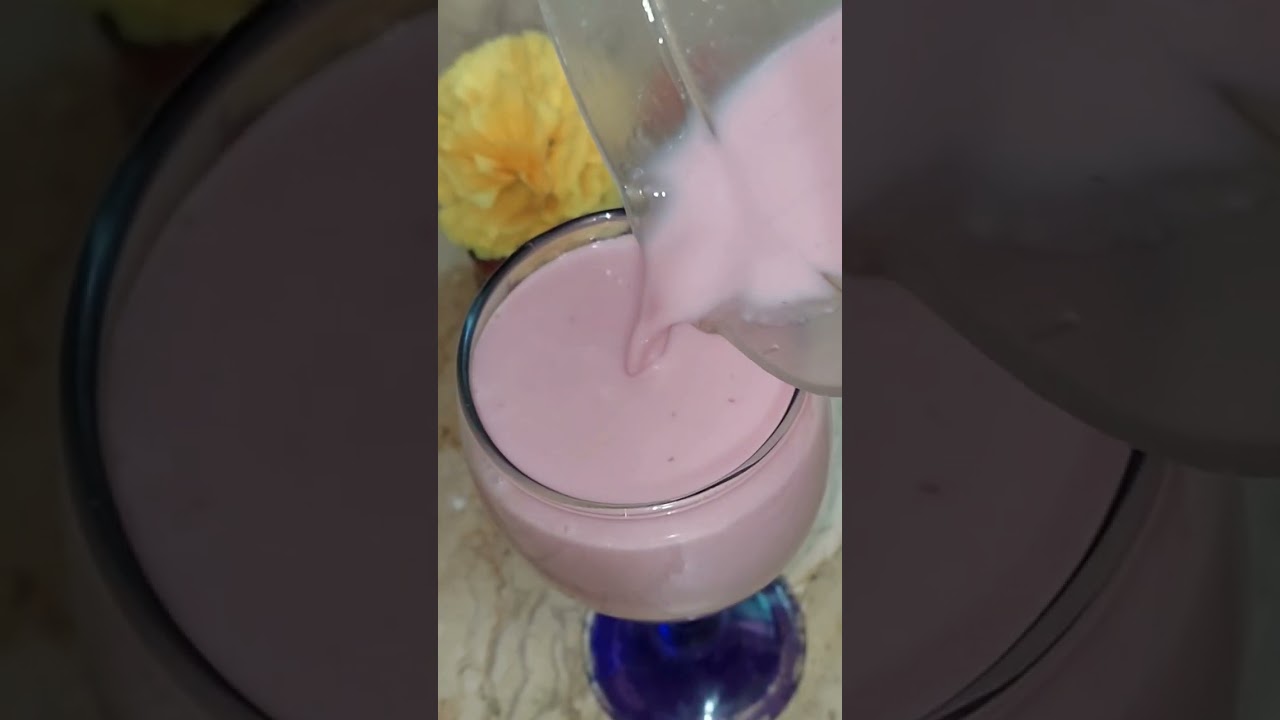 Strawberry Milkshake || Strawberry Smoothie #viral #ytshort #trendingshorts #healthyrecipes#milkshak Strawberry Milkshake || Strawberry Smoothie #viral #ytshort #trendingshorts #healthyrecipes#milkshak