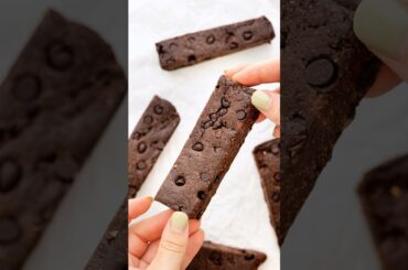 No-Bake Brownie Protein Bars - easy & healthy homemade protein bars #healthy #recipe #shorts