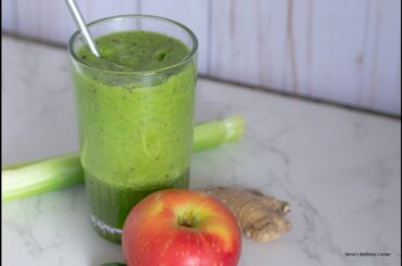 Refreshing Apple Celery Smoothie with Spinach and Ginger | Healthy Breakfast Recipe