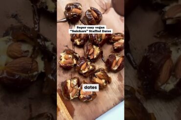 This delicious healthy snack tastes like a #vegan Snickers bar