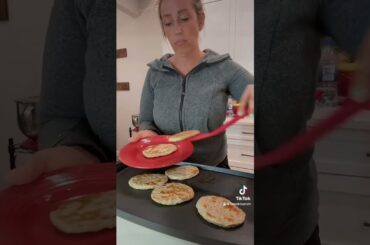 High protein breakfast sandwiches . Freezable . A perfect meal prep idea #healthy #highprotein