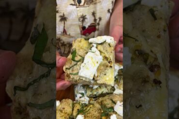 EASY Pesto Pan Pizza!