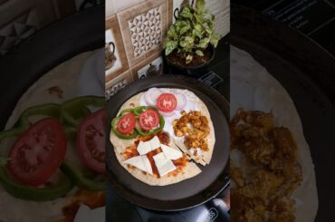 Roti ko aise bna kr dekho #rotiwrap #healthy #tortillawrap