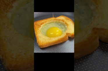 Easy Bread Hack | Egg in a Hole  #breakfast #bread
