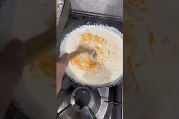 Healthy Mac n cheese recipe #weightloss #registereddietitian #dinner #cauliflower