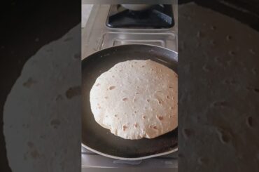 ap roti ko kaise sekte ho ??gas pr ya tabe pr#roti #shortsfeed #youtube #healthy #shorts